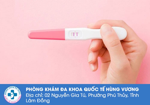 Có thai bao lâu thì thử que lên 2 vạch?